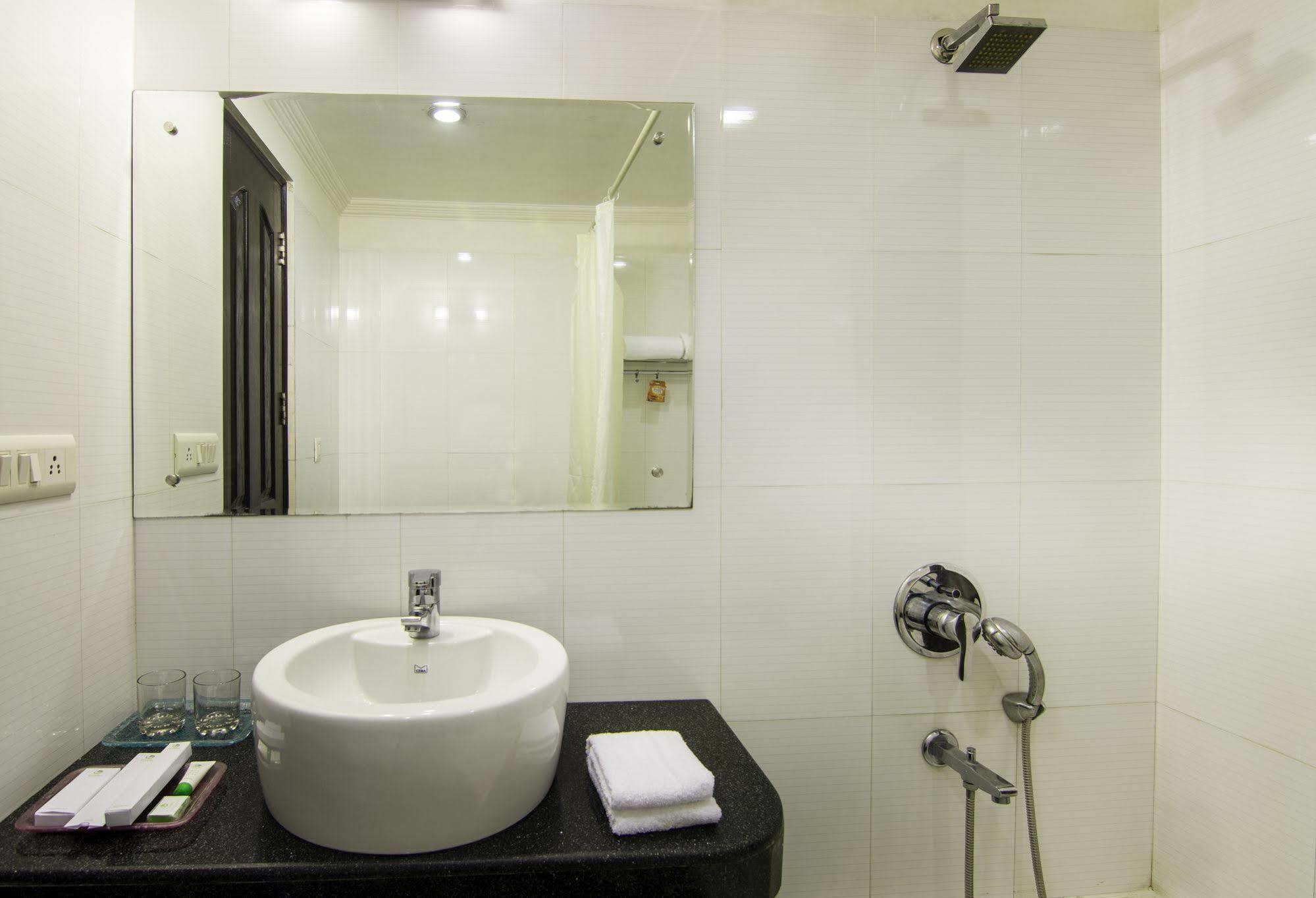 Oyo Townhouse 823 Green Leaf Gurgaon Exterior foto