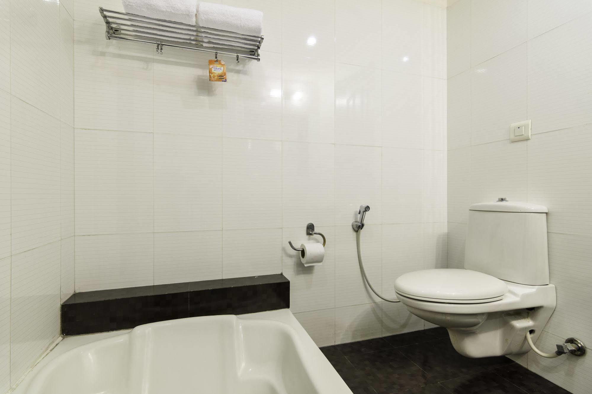 Oyo Townhouse 823 Green Leaf Gurgaon Exterior foto