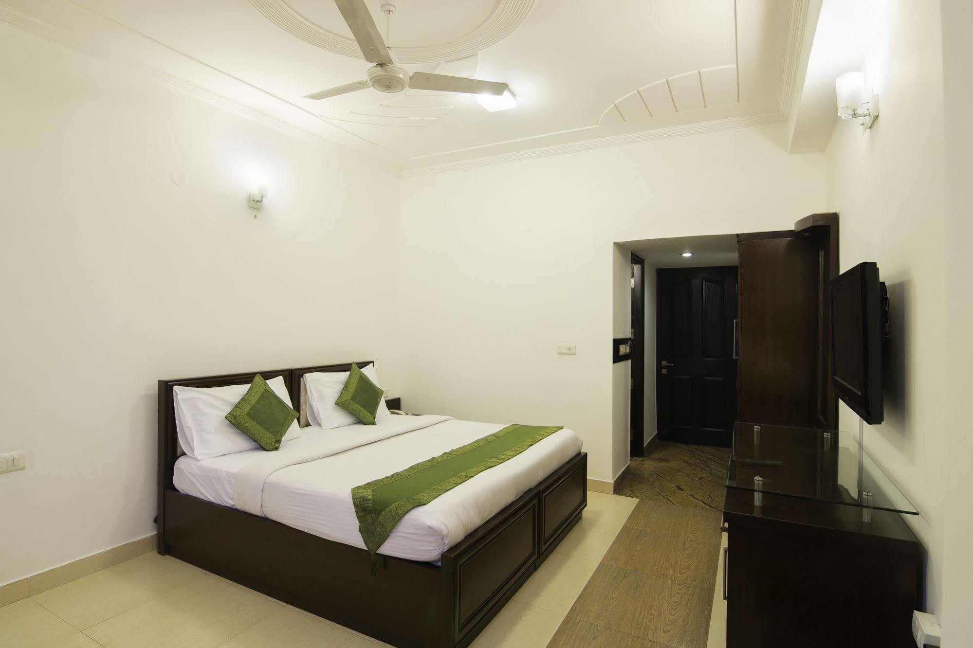Oyo Townhouse 823 Green Leaf Gurgaon Exterior foto